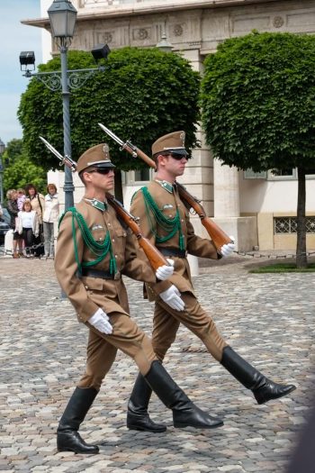 Hongrie, Budapest, relève de la garde
