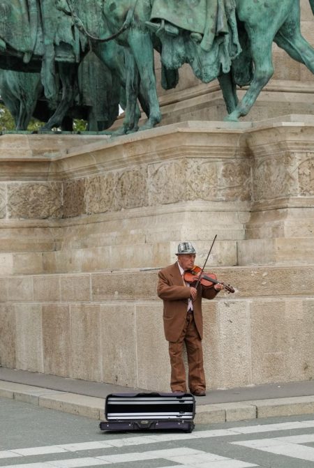 Hongrie, Budapest, sous le monument de la place des Héros