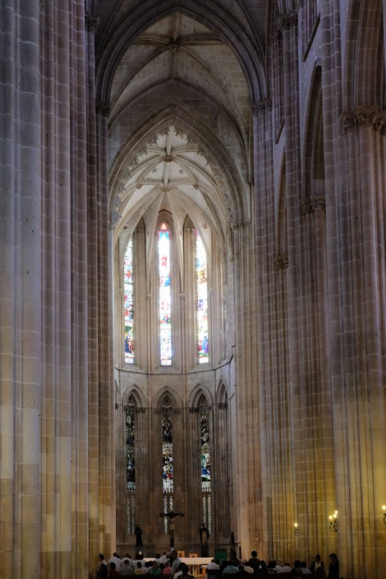 Avec 32m de hauteur et 80m de long,  la nef centrale de l'église semble s'envoler vers le ciel