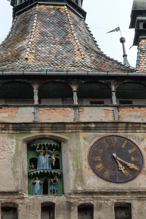L'horloge et ses petits personnages