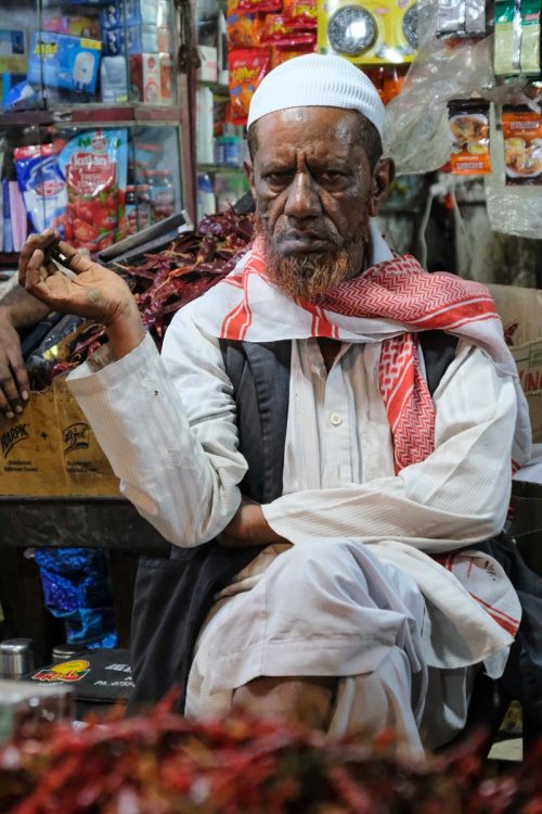 Inde,Madhya Pradesh, Bhopal, l'homme qui fume