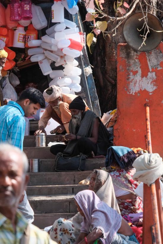 Bidons pour ramener de l'eau sacrée du Gange !