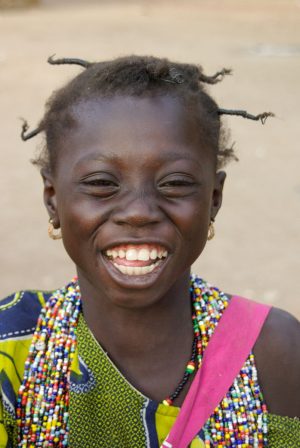 Mali, Djenné, fille rieuse