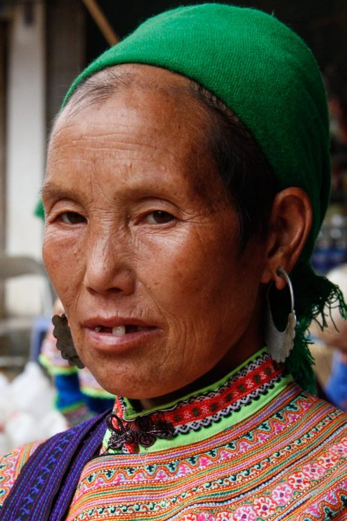 Vietnam, Bac Ha, villageoise, mhong fleur