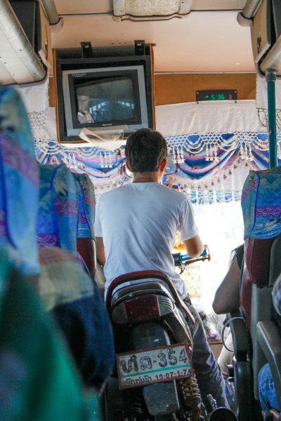 Un scooter dans le bus !