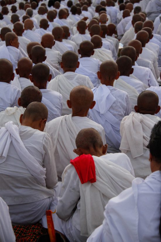 Rassemblement de nonnes en l'honneur du roi défunt